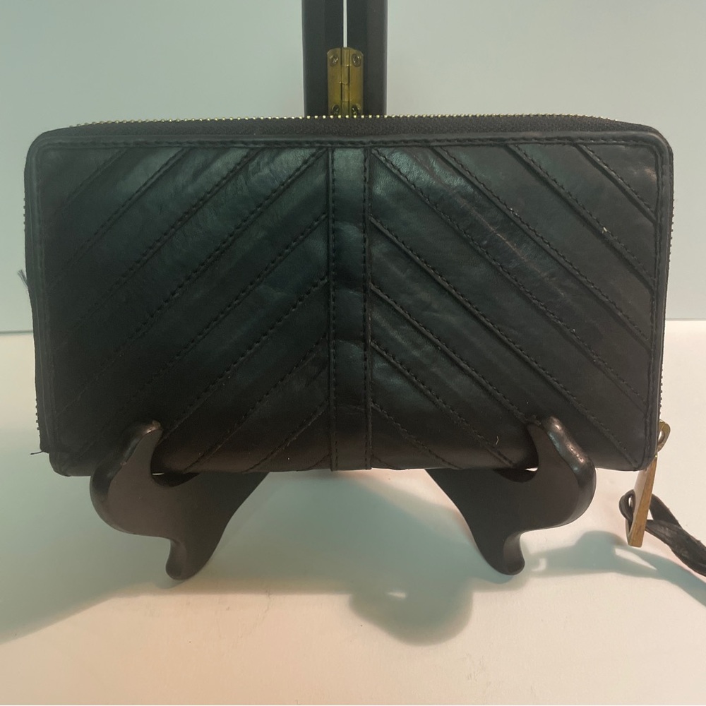 Margot BLACK Chevron Calfskin Leather Wristlet Wallet Strap Zip
Pocket 6" x 4"